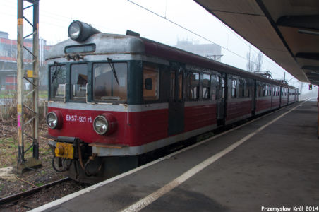 EN57-921 | Stacja Oleśnica