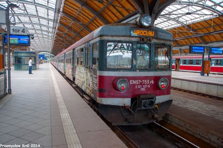 EN57-755 | Stacja Wrocław Główny