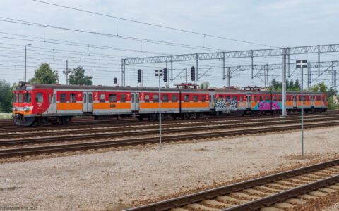EN57-1373 | Stacja Tarnów