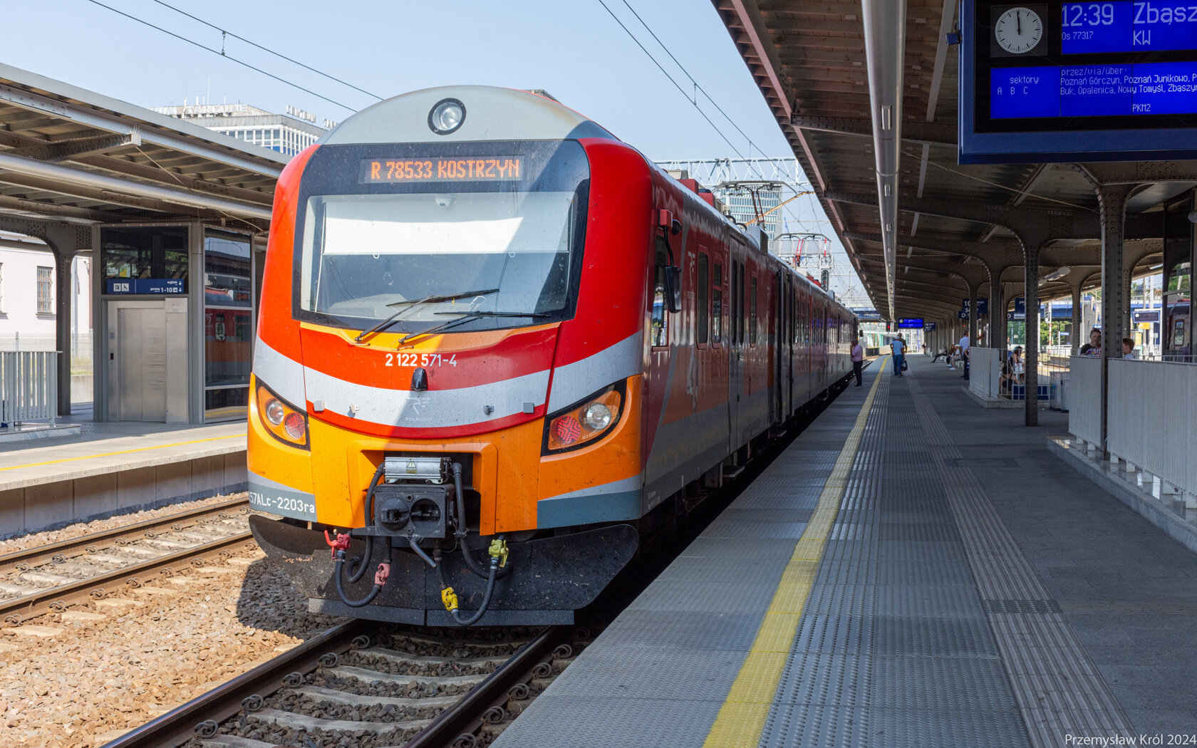 EN57ALc-2203 | Stacja Poznań Główny