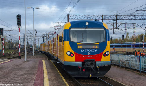 EN57-2037 | Stacja Łódź Kaliska