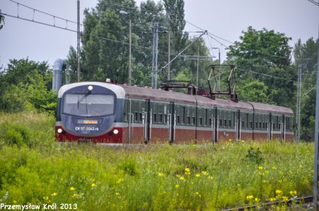 EN57-2043 | Nieczynny przystanek Łódź Dąbrowa