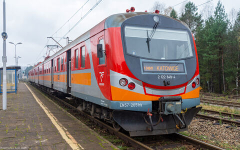 EN57-2051 | Stacja Jaroszowiec Olkuski