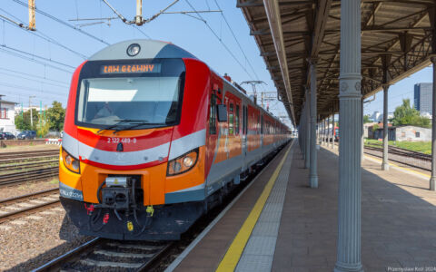 EN57ALc-2221 | Stacja Poznań Główny